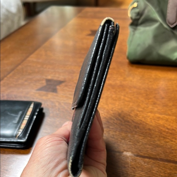 Gucci Black Leather Wallet with Textured Finish - Picture 5 of 13